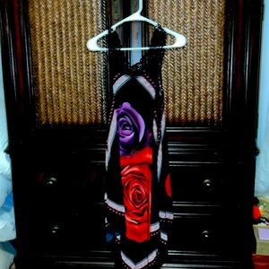 Unk brand dress super cute with red rose.